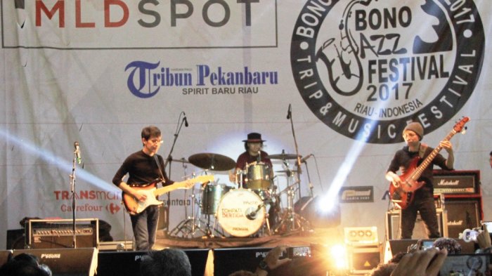Tohpati Bertiga Bius Ratusan Penonton Bono Jazz Festival 2017
