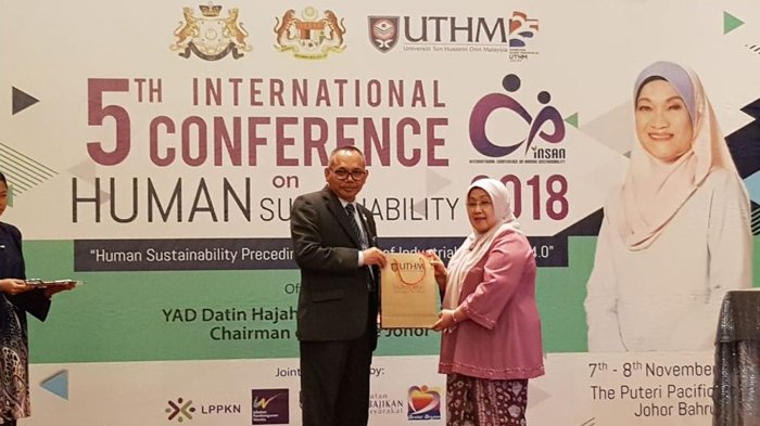 Unilak Ikuti Seminar Internasional di Johor, Presentasikan 14 Artikel