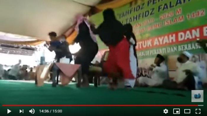 Bukannya Memberikan Ponsel, Pelaku Justru Keluarkan Pisau dan Tusuk Syekh Ali Jaber