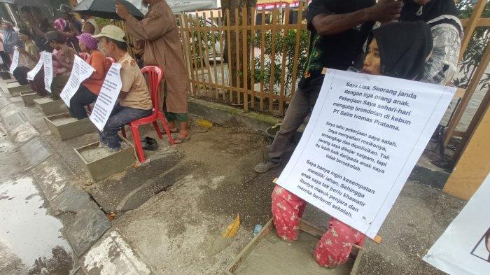 Begini Curahan Hati Peserta Aksi Semen Kaki di Kantor BPN Riau Pekanbaru