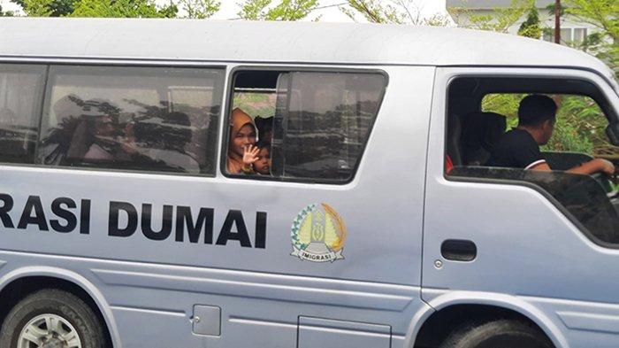 Imigrasi Dumai Serahkan 17 Warga Rohingnya ke Rudenim Pekanbaru Setelah Didata