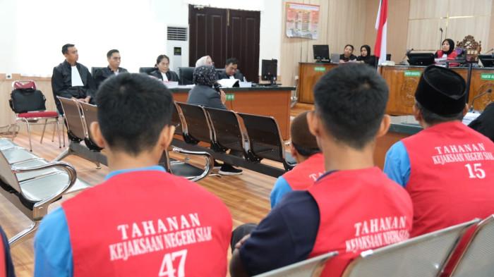 Serang dan Rusak Fasilitas PT SSL, 12 Warga Siak Dituntut 3 Sampai 5 Tahun Penjara