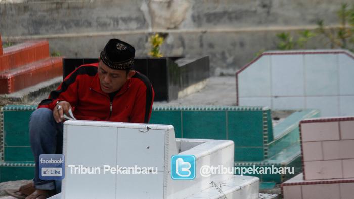 Doa Ziarah Kuburan Umum dan Pendek serta Adab Ziarah Kuburan Dilengkapi dengan Bacaan Arab dan Latin