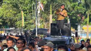 Aksi-demo-AMMP-dan-warga-TNTN-di-depan-Kantor-DPRD-Riau-menolak-relokasi.jpg