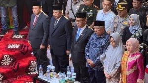 Alfedri-dan-Husni-Merza-hadir-pada-pelantikan-bupati-wakil-bupati-Siak.jpg