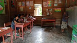 Anak-anak-suku-Talang-Mamak-sekolah.jpg