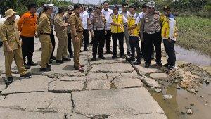 BPJN-Riau-tinjau-jalintim-yang-rusak.jpg