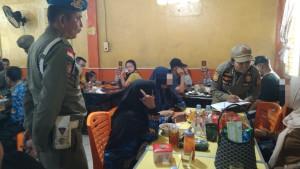 Belasan-ASN-Pemprov-Riau-Kedapatan-Nongkrong-di-Warung-Pada-Jam-Kerja-28102025.jpg
