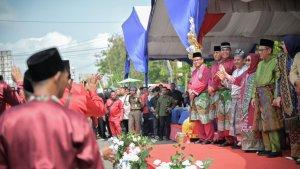 Bupati-Bengkalis-Kasmarni-ikut-pawai-taaruf-MTQ-Riau-2023.jpg
