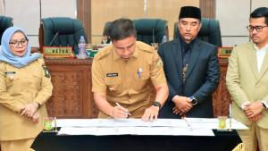 Bupati-Kampar-teken-MOU-KUA-PPAS-APBD-2026.jpg