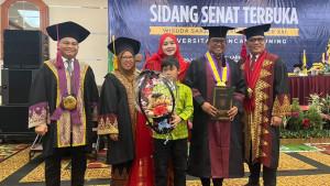 Bupati-Pelalawan-H-Zukri-SE-MM-mengikuti-wisuda-Unilak.jpg