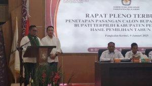 Bupati-Pelalawan-terpilih-Zukri-dan-Wakil-Bupati-terpilih-Husni-Tamrin.jpg