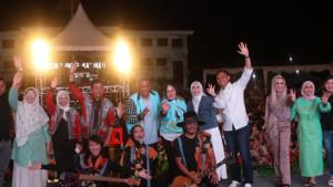Bupati-dan-Wabup-Rohul-foto-bersama-band-kotak.jpg