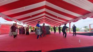 Bupati-pelalawan-latihan-nari-zapin.jpg