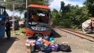 Bus-ALS-kecelakaan-di-exit-tol-Padang-sicincin.jpg