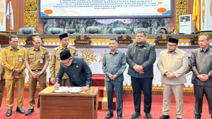 DPRD-Pemko_Pekanbaru_Resmi_Cabut_Ranperda_LKK_dalam_Rapat_Paripurna.jpg
