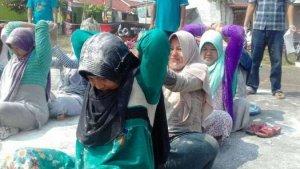 Daftar-Lomba-17-Agustus-Lucu-Ibu-ibu-Untuk-HUT-RI-Dijamin-Meriah-dan-Seru.jpg
