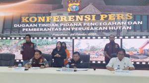 Ditreskrimsus-Polda-Riau-gelar-ekspose-kasus-perusakan-hutan.jpg