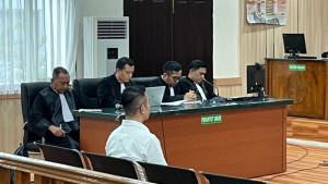 Eks-PJ-Wali-Kota-Pekanbaru-Risnandar-Mahiwa-hadir-di-sidang-vonis.jpg