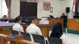 Eks-PJ-Wali-Kota-Pekanbaru-Risnandar-Mahiwa-jalani-sidang-tuntutan.jpg