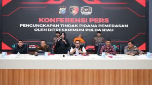 Ekspose-kasus-tindak-pidana-pemerasan-oleh-oknum-ketua-ormas.jpg