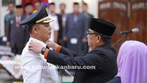 FOTO_Herman_MT_Resmi_Jabat_Pj_Bupati_Inhil_3.jpg