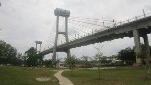 FOTO_Melihat_Pemandangan_Kota_Siak_dari_Puncak_Jembatan_TASL_5.jpg