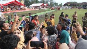 FOTO_Presiden_Jokowi_Jadi_Inspektur_Masyarakat_Hadiri_Peringatan_Harlah_Pancasila_di_Dumai_Riau_1.jpgFOTO_Presiden_Jokowi_Jadi_Inspektur_Masyarakat_Hadiri_Peringatan_Harlah_Pancasila_di_Dumai_Riau_2.jpgFOTO_Presiden_Jokowi_Jadi_Inspektur_Masyarakat_Hadiri_Peringatan_Harlah_Pancasila_di_Dumai_Riau_3.jpgFOTO_Presiden_Jokowi_Jadi_Inspektur_Masyarakat_Hadiri_Peringatan_Harlah_Pancasila_di_Dumai_Riau_4.jpg