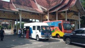 FOTO_Warga_Membuat_SIM_di_Layanan_SIM_Keliling_Pekanbaru_4.jpg