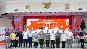 Foto-bersama-Semesta-Mencegah-Stunting.jpgCEO-Tribun-Network-dan-Gubri.jpgGubri-Syamsuar-dan-CEO-tribun-Network-acara-stunting.jpgpejabar-hadiri-Cegah-Stunting.jpgSertifikat-kakak-asuh-anak-stunting.jpgBingkisan-untuk-keluarga-anak-stunting.jpg
