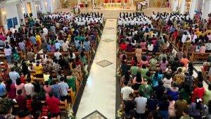 Gereja-Paroki-Santo-Paulus-Pekanbaru-pesta-perak.jpg