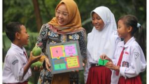 Ilustrasi-guru-dan-siswa-Sekolah-Dasar.jpg