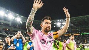 Jalan-lapang-Lionel-Messi-kembali-ke-Barcelona.jpg