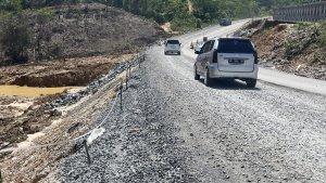 Jalan-lintas-Riau-Sumbar-di-Km-106-107-Desa-Tanjung-Alai-Kabupaten-Kampar-diperbaiki.jpg