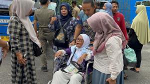 Jemaah-haji-asal-Kota-Pekanbaru-disambut-keluarga-di.jpg