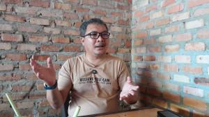 Juru-bicara-warga-tntn-abdul-aziz.jpg