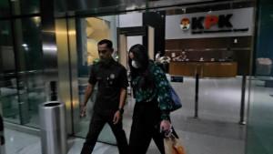 KPK-memeriksa-saksi-Melissa-B-Darbang.jpg