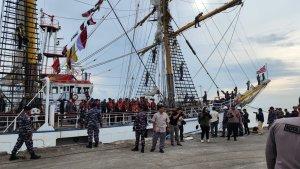 KRI-Dewaruci-ke-Riau.jpg