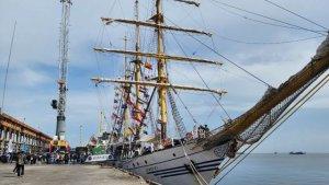 KRI-dewaruci-open-ship-3-hari-di-Dumai.jpg