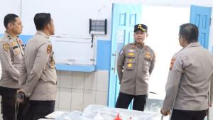 Kapolres-Kuansing-AKBP-R-Ricky-Pratidiningrat-meninjau-dapur-SPPG.jpg