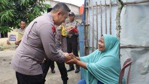 Kapolres-Pelalawan-AKBP-Afrizal-Asri-SIK-menggelar-bakti-sosial.jpg