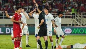 Kapten-Timnas-Indonesia-Muhammad-Ferrari-mendapat-kartu-merah.jpg