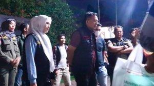 Kasatpol-PP-Kota-Pekanbaru-Zulfahmi-Adrian-memberi-peringatan-kepada-gepeng.jpg