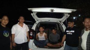 Kedua-pelaku-begal-di-dalam-mobil-sesaat-berhasil-diringkus-polisi.jpg