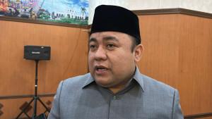 Ketua-BK-DPRD-Riau-Imustiar.jpg