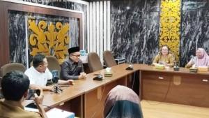 Ketua-DPRD-Pekanbaru-M-Isa-Lahamid-menerima-audiensi.jpg