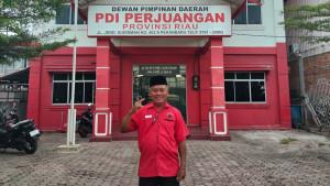 Ketua-PAC-Rokan-IV-Koto-saat-melapor-ke-DPD-PDI-P-Riau.jpg