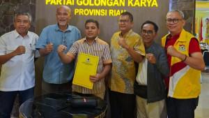 Ketua-SC-didampingi-panitia-Musda-Golkar-Riau.jpg