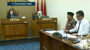 Ketua-majelis-sidang-KIP-pertanyakan-berkas-Jokowi.jpg