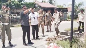 Komisi_I_DPRD_Pekanbaru_bersama_Satpol_PP_Sidak_kabel_internet_di_Labuh_Baru_Timur.jpg